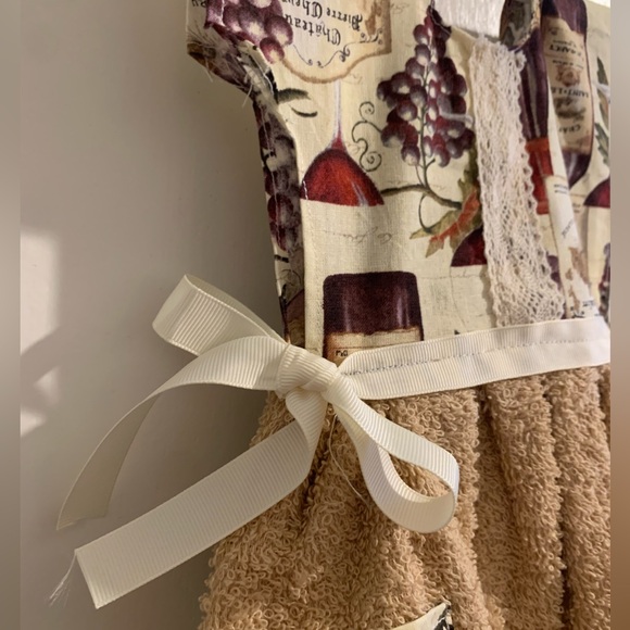 Kitchen Decor Towel Dress: Grapevine Design - Picture 2 of 6